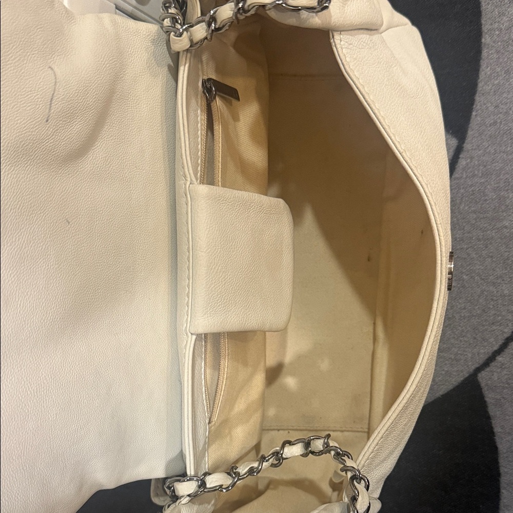 Chanel White Quilted Accordian Shoulder Bag - Picture 7 of 8